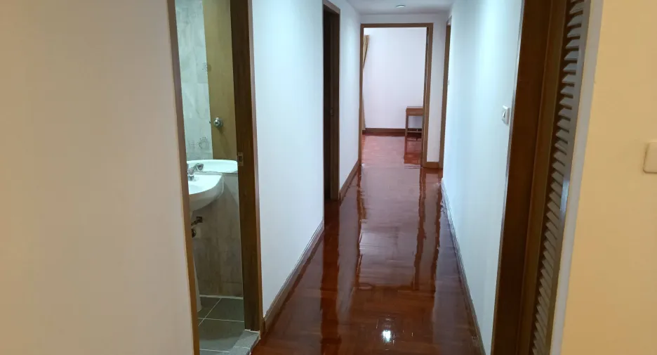 For rent 5 bedrooms condo in Yan Nawa, Bangkok