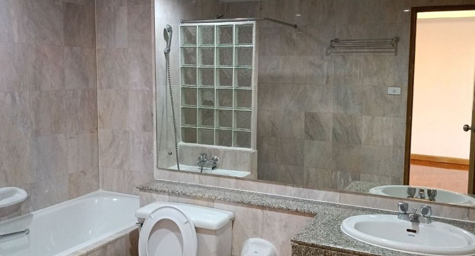 For rent 5 bedrooms condo in Yan Nawa, Bangkok