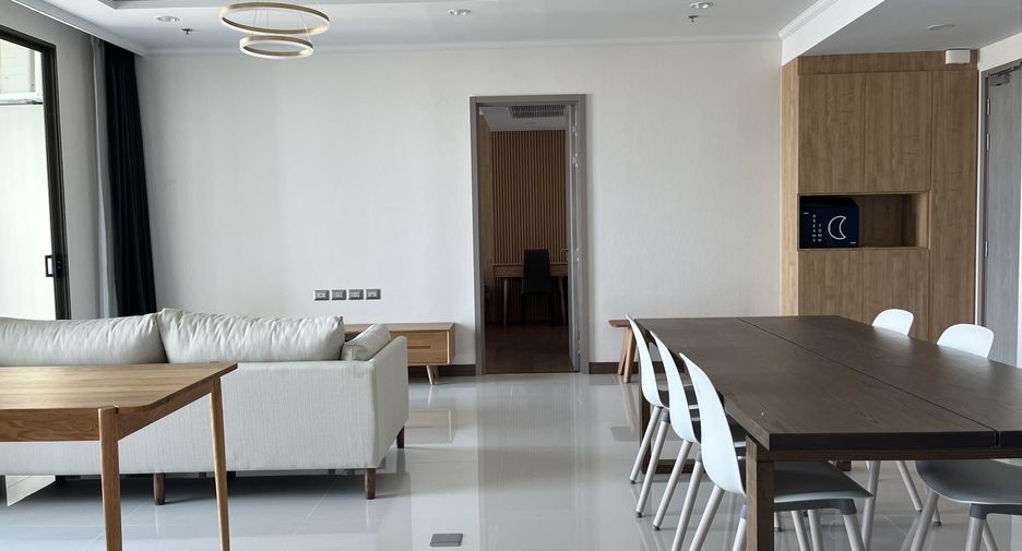 For rent 2 bedrooms condo in Watthana, Bangkok