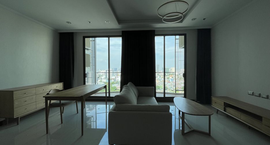 For rent 2 bedrooms condo in Watthana, Bangkok