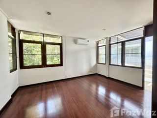 Casa en alquiler de 4 habitaciones en Phra Khanong, Bangkok