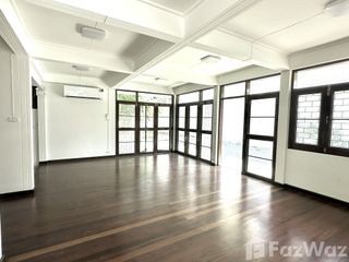 Casa en alquiler de 4 habitaciones en Phra Khanong, Bangkok