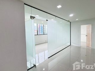 Oficina en alquiler en Yan Nawa, Bangkok