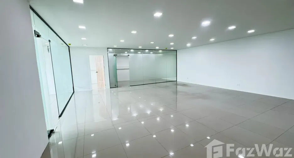 For rent office in Yan Nawa, Bangkok