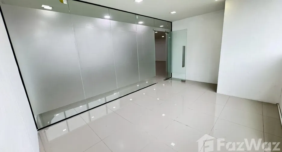 For rent office in Yan Nawa, Bangkok