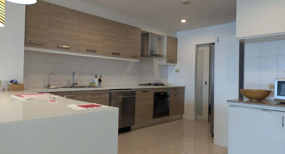 For rent 3 ベッドルーム condo in Watthana, Bangkok