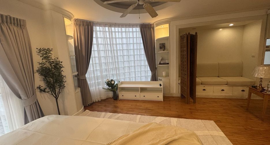 For rent 4 bedrooms house in Bang Na, Bangkok