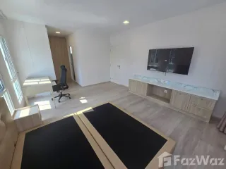 Casa en alquiler de 3 habitaciones en Bang Phli, Samut Prakan