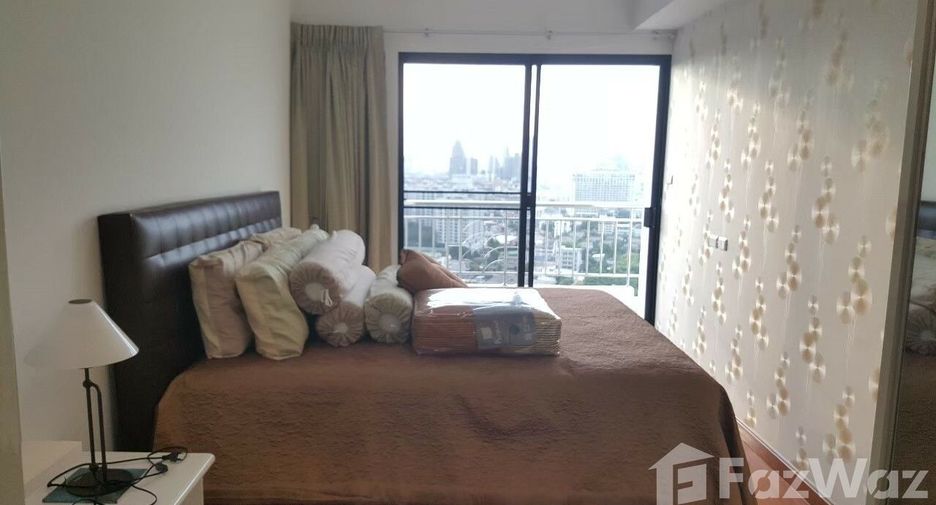 For rent 3 bedrooms condo in Yan Nawa, Bangkok