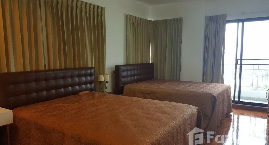 For rent 3 bedrooms condo in Yan Nawa, Bangkok