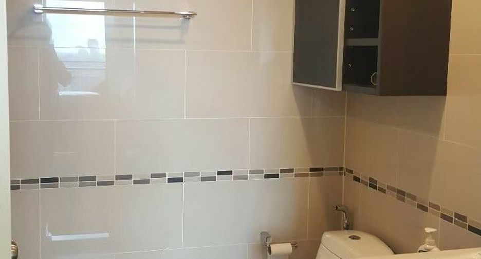For rent 3 bedrooms condo in Yan Nawa, Bangkok
