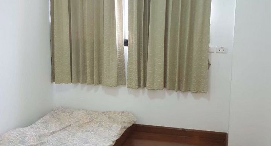 For rent 3 bedrooms condo in Yan Nawa, Bangkok