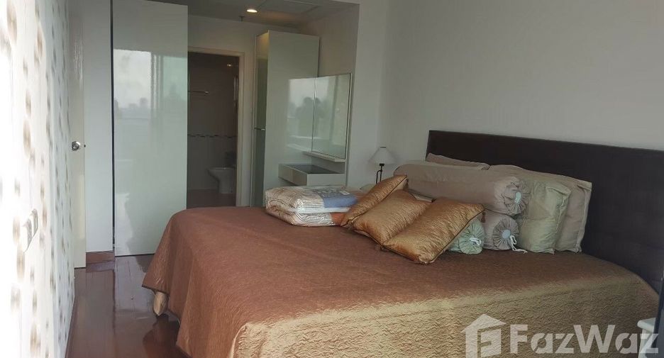 For rent 3 bedrooms condo in Yan Nawa, Bangkok