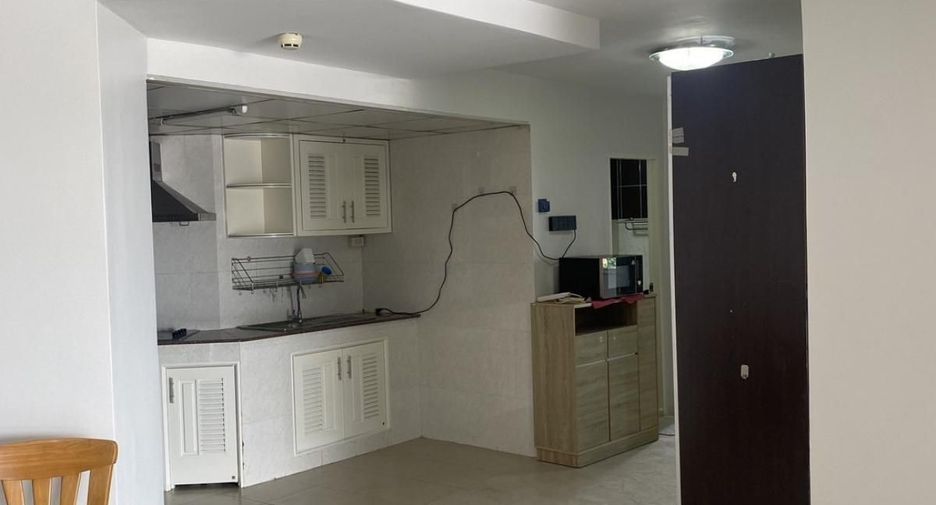 For rent 3 bedrooms condo in Yan Nawa, Bangkok