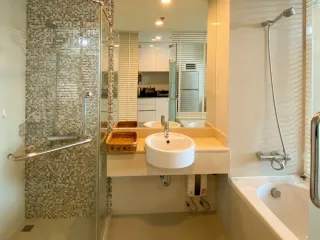 For rent studio condo in Pathum Wan, Bangkok