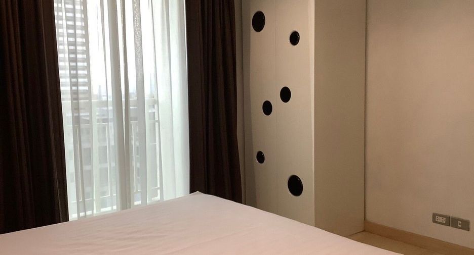 For rent 2 bedrooms condo in Watthana, Bangkok
