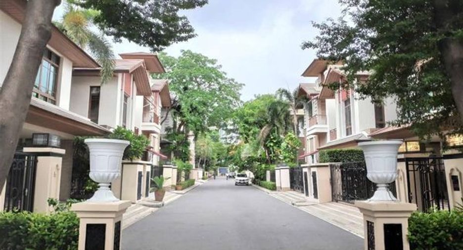 Casa en alquiler de 4 habitaciones en Watthana, Bangkok