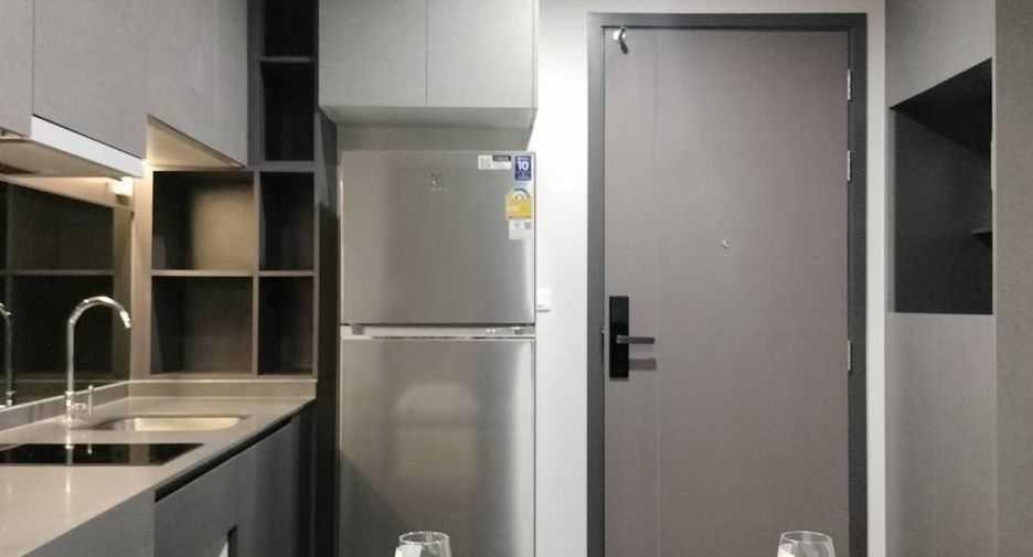 For rent 2 bedrooms condo in Bang Rak, Bangkok