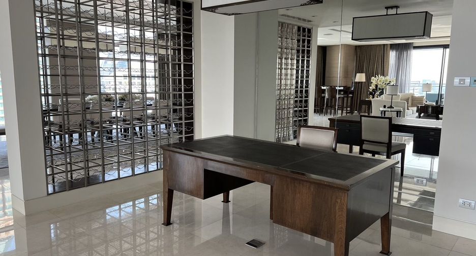 For rent 4 bedrooms condo in Pathum Wan, Bangkok