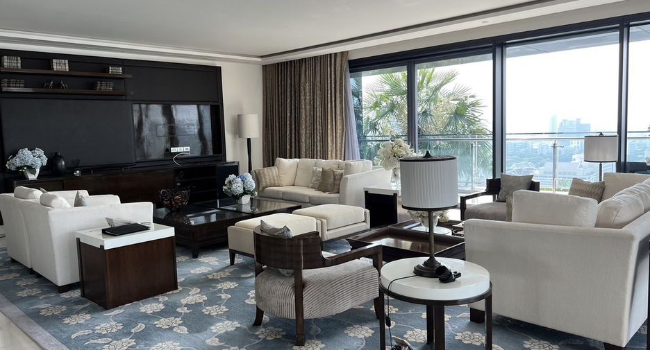 For rent 4 bedrooms condo in Pathum Wan, Bangkok