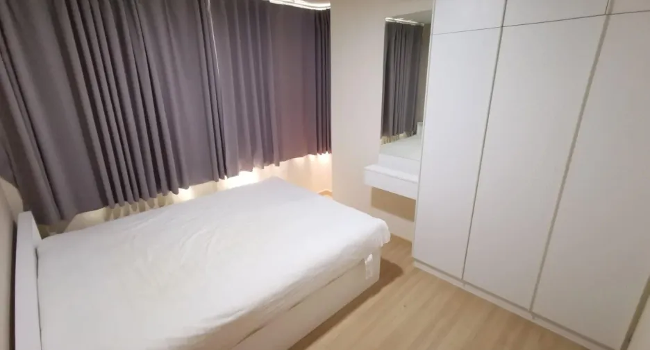 For rent 2 bedrooms condo in Din Daeng, Bangkok