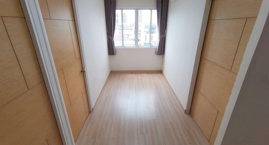 For rent 2 bedrooms condo in Din Daeng, Bangkok