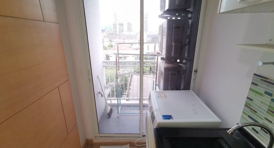 For rent 2 bedrooms condo in Din Daeng, Bangkok