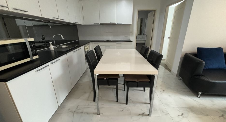 For rent 2 bedrooms condo in Watthana, Bangkok