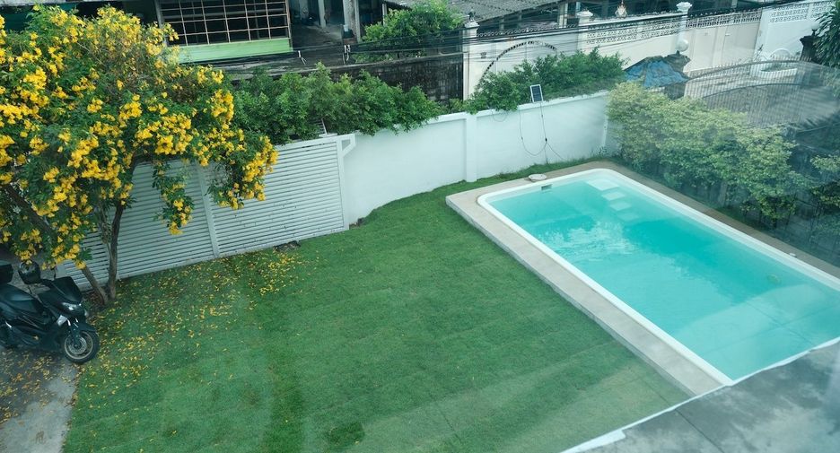 For rent 6 bedrooms house in Bang Na, Bangkok