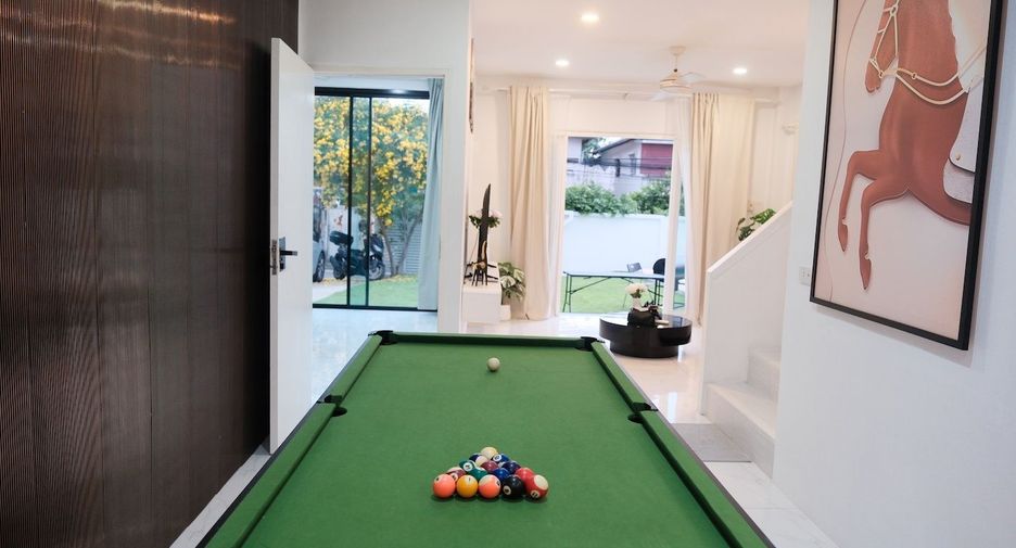 For rent 6 bedrooms house in Bang Na, Bangkok