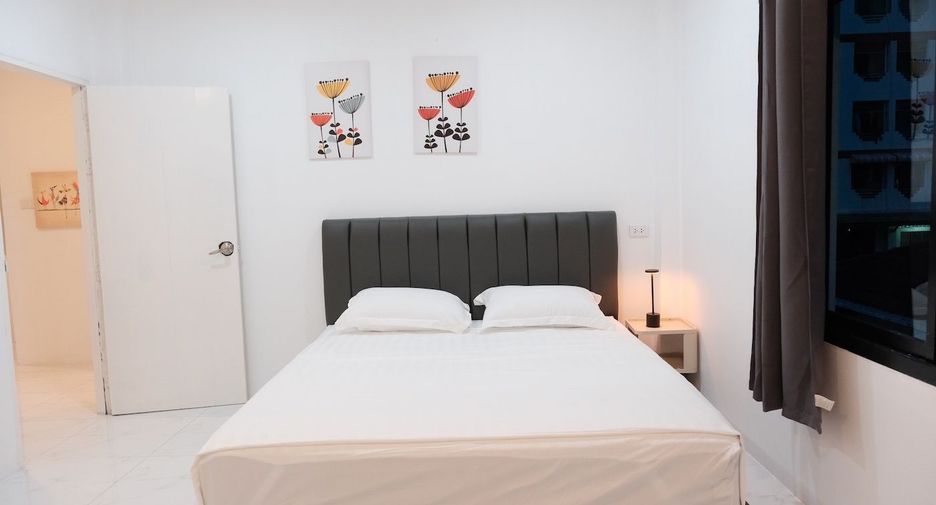 For rent 6 bedrooms house in Bang Na, Bangkok
