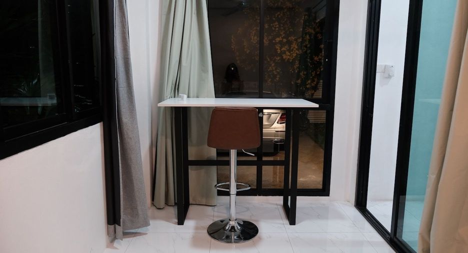 For rent 6 bedrooms house in Bang Na, Bangkok
