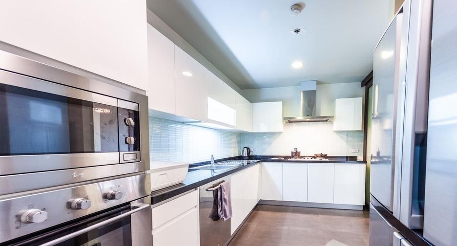 For rent 3 bedrooms condo in Watthana, Bangkok