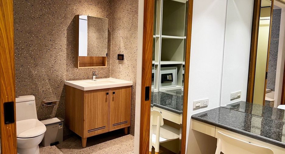 For rent 2 bedrooms condo in Watthana, Bangkok