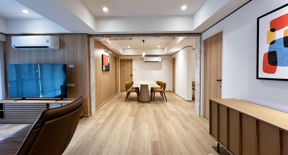 For rent 2 bedrooms condo in Watthana, Bangkok