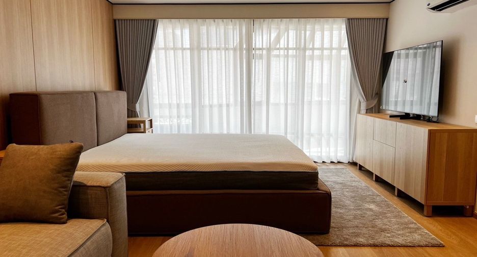 For rent 2 bedrooms condo in Watthana, Bangkok