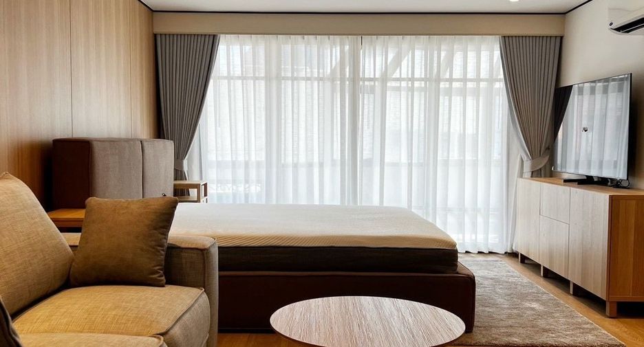 For rent 2 bedrooms condo in Watthana, Bangkok