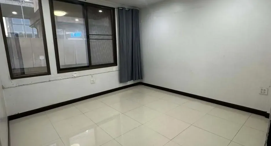 For rent 4 bedrooms retail Space in Chatuchak, Bangkok