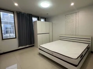For rent 4 bedrooms retail Space in Chatuchak, Bangkok