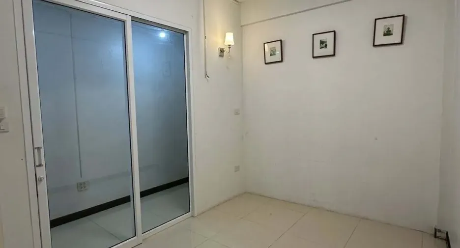 For rent 4 bedrooms retail Space in Chatuchak, Bangkok