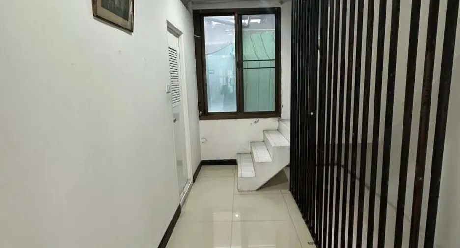 For rent 4 bedrooms retail Space in Chatuchak, Bangkok