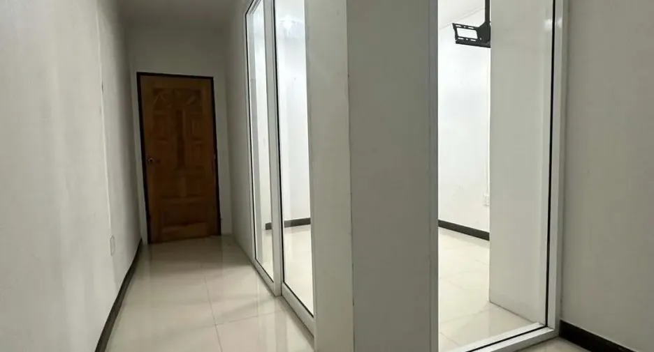 For rent 4 bedrooms retail Space in Chatuchak, Bangkok