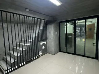 For rent 4 bedrooms retail Space in Chatuchak, Bangkok