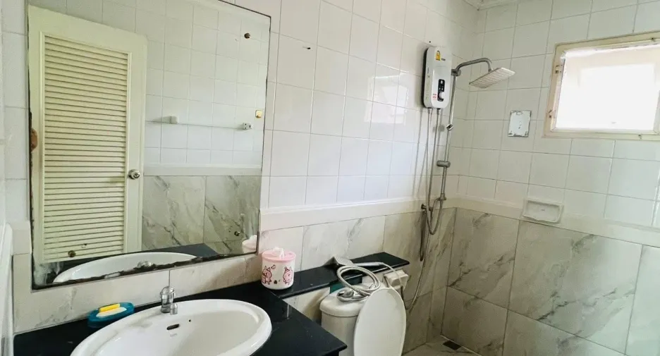 Haus zur Miete mit 4 Zimmer in Nong Chok, Bangkok