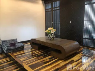 For rent 5 bedrooms townhouse in Yan Nawa, Bangkok