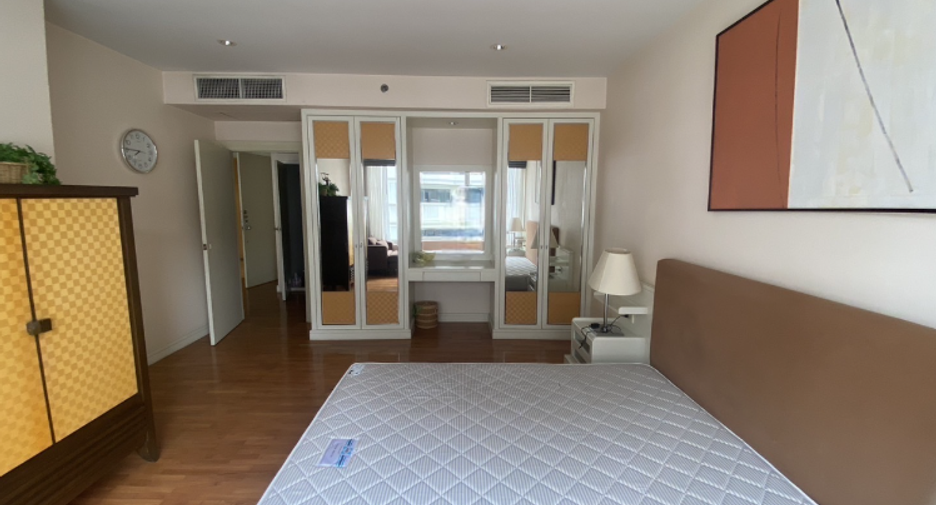 For rent 2 bedrooms condo in Pathum Wan, Bangkok