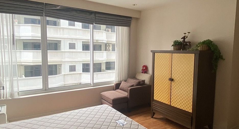 For rent 2 bedrooms condo in Pathum Wan, Bangkok