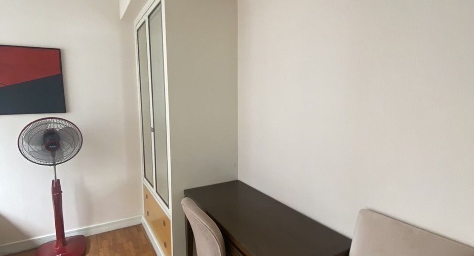 For rent 2 bedrooms condo in Pathum Wan, Bangkok