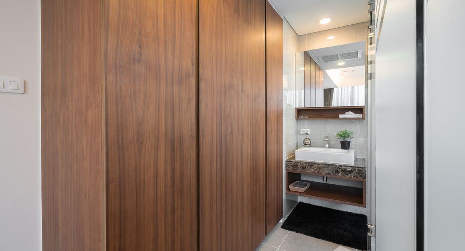 For rent 2 bedrooms condo in Watthana, Bangkok