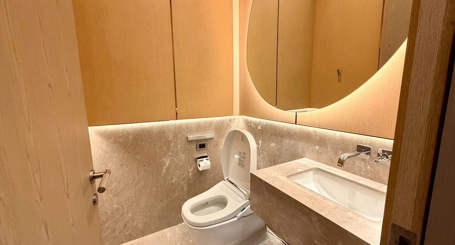 For rent 1 bed condo in Pathum Wan, Bangkok